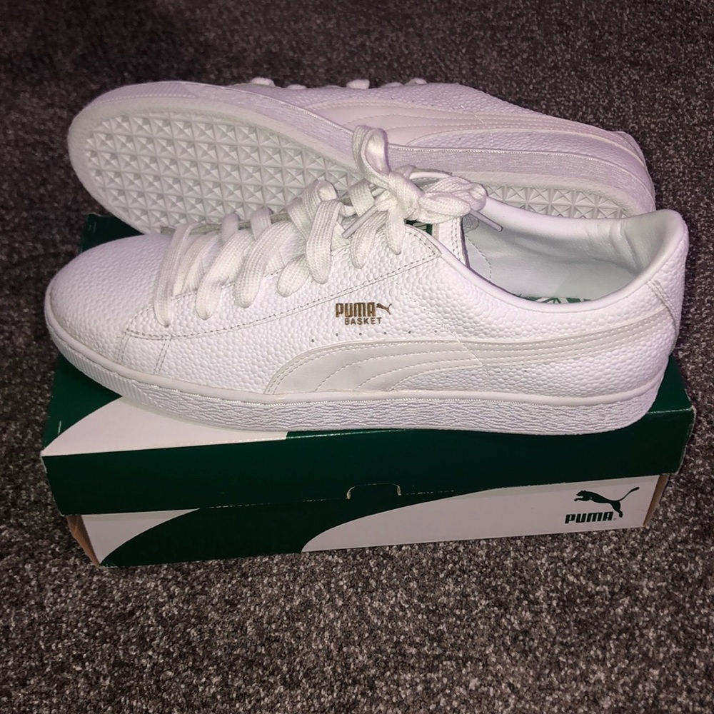 BRAND NEW Puma Men’s all white sneakers 👟